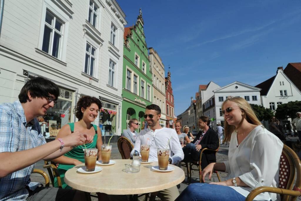 Güstrow Ferienwohnung Schlossblick מראה חיצוני תמונה